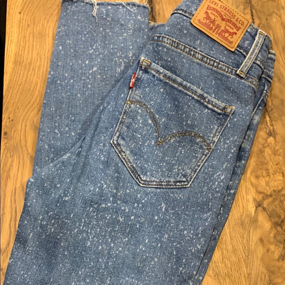 Levi's Rare Speckled Denim 721 Hi Rise Jeans w/ frayed edges. Women’s 25
